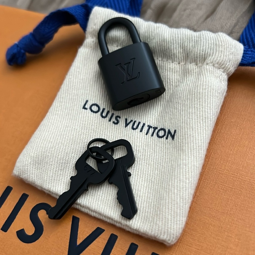 Authentic New Louis Vuitton Lock and Keys Bundle #677